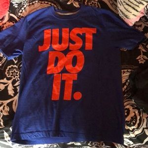 Men’s Nike graphics t-shirt